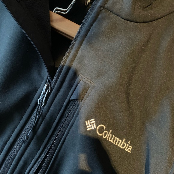 Columbia Black Softshell Jacket - Picture 2 of 3